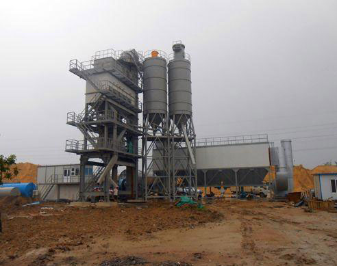 2000型時產(chǎn)160噸瀝青攪拌站配套布袋除塵器試運行 2000型時產(chǎn)160噸瀝青攪拌站配套布袋除塵器試運行